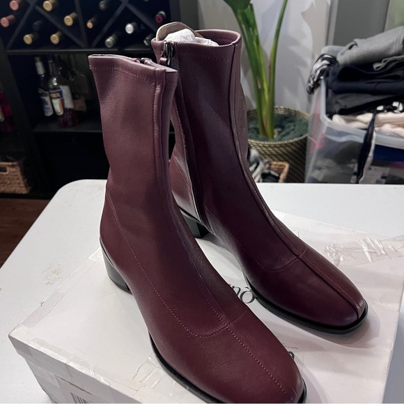 Quince Italian Leather Stretch Sock Sleek Heeled Boots Merlot NWT - Picture 5 of 7